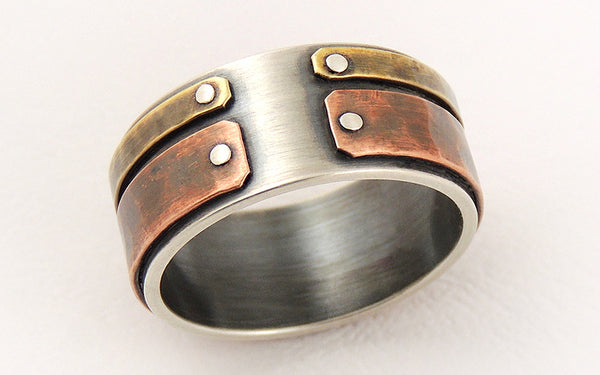 Unique ring for men with a rustic character 