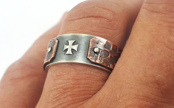 Unique men cross ring