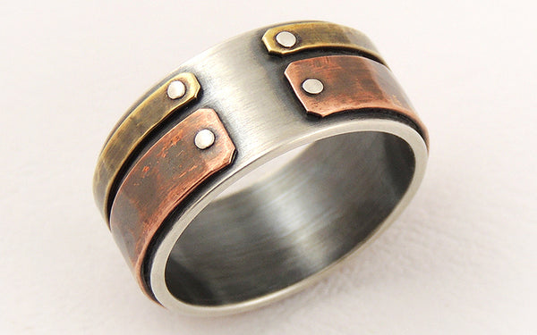 Unique ring for men with a unique rustic character 