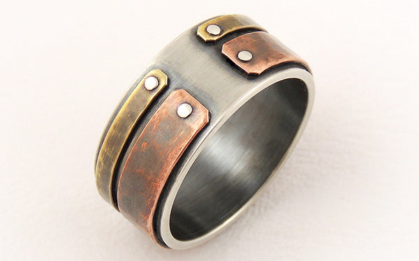 Unique ring for men with a rustic character 