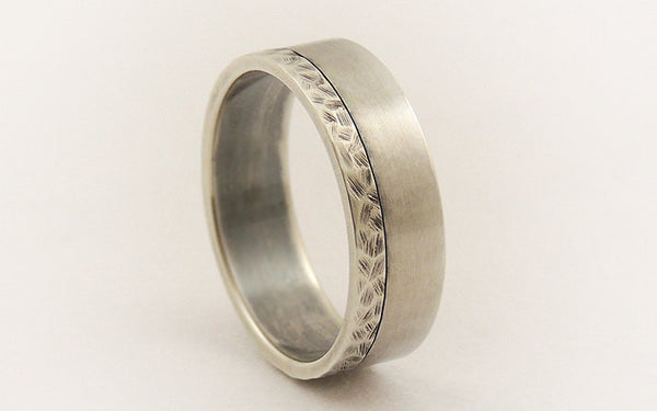 Elegant men's wedding ring