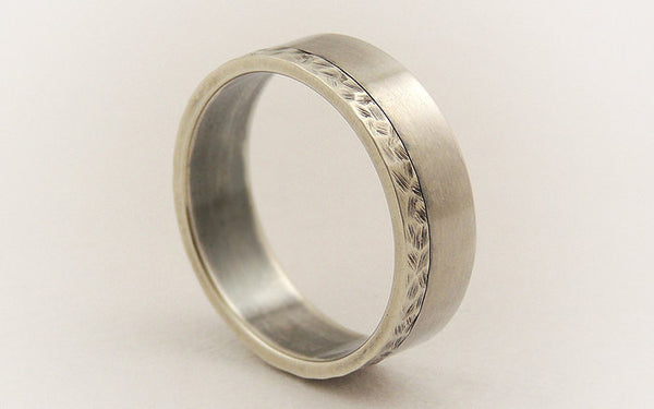 Elegant men's wedding ring